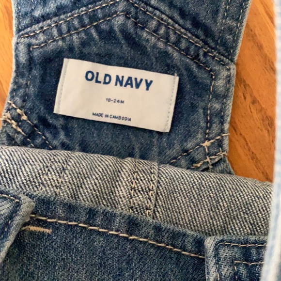 Old Navy toddler short overalls - Picture 2 of 5